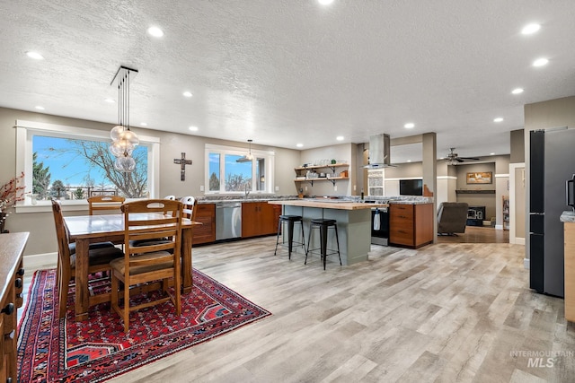 dining area featuring recessed lighting, light wood finished floors, and ceiling fan