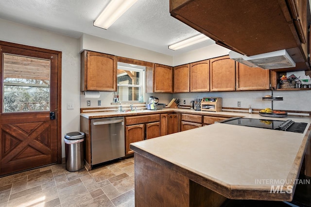 kitchen with sink, dishwasher, kitchen peninsula, a textured ceiling, and black electric stovetop