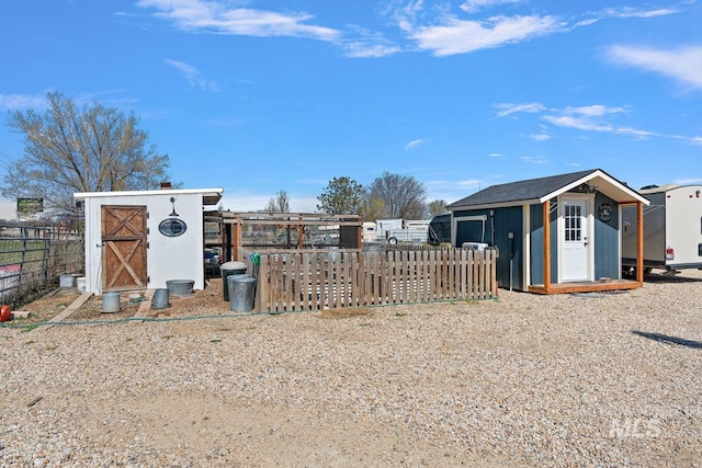 view of yard with a storage shed