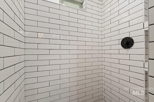 11716 S Emerald Rd, Nampa, ID 83686 - full bathroom with a tile shower