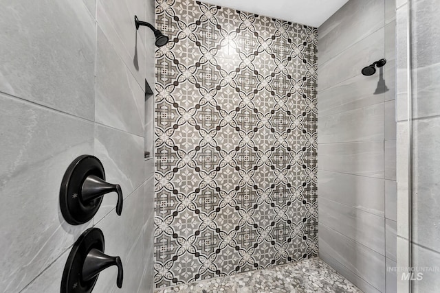 44 Shoemaker Dr, Horseshoe Bend, ID 83629 - bathroom featuring tiled shower
