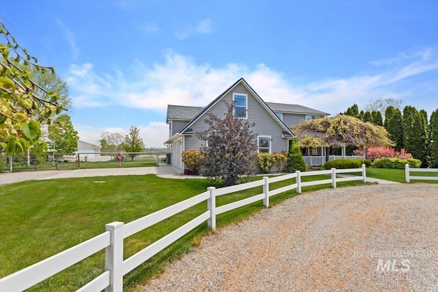 view of front of house featuring a front lawn