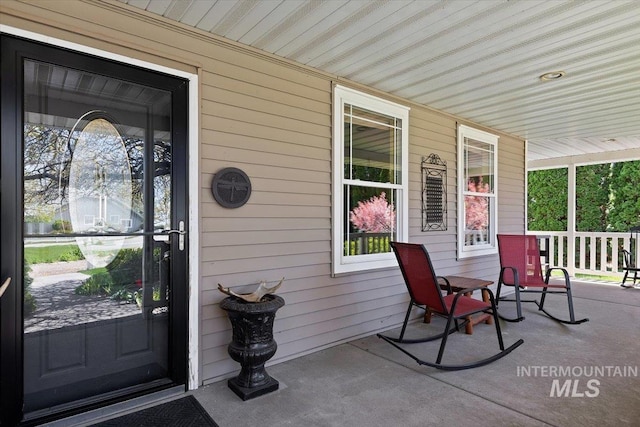 entrance to property featuring a porch