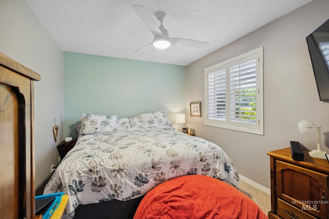 bedroom with ceiling fan