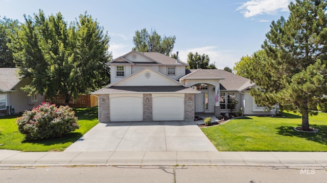 view of front of property featuring a front lawn