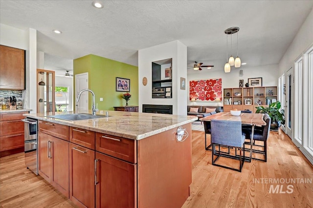 2942 E Eastgate Dr, Boise, ID 83716 - kitchen with a ceiling fan, a sink, light wood-style floors, recessed lighting, and a textured ceiling