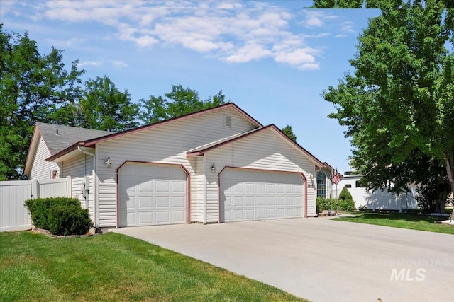 2888 W Wilder St, Meridian, ID 83642 - view of front of home featuring an attached garage and driveway