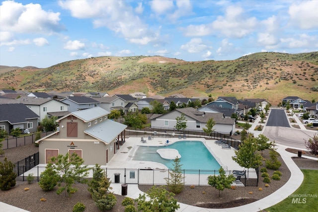 bird's eye view featuring a mountain view