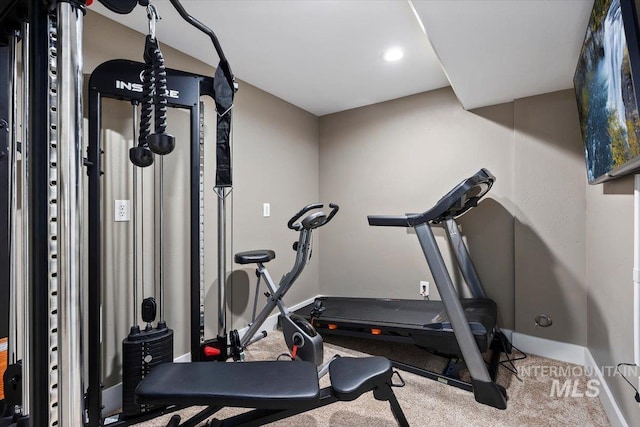 exercise room featuring carpet and baseboards