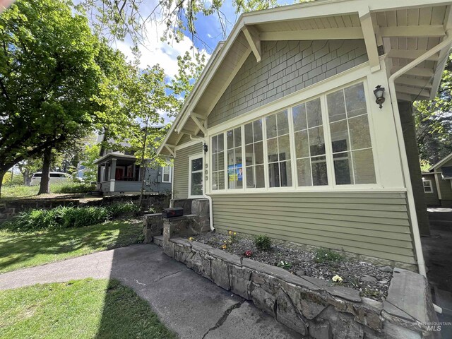 909 E 6th, Moscow, ID 83843 - view of front of property with a sunroom and a front yard