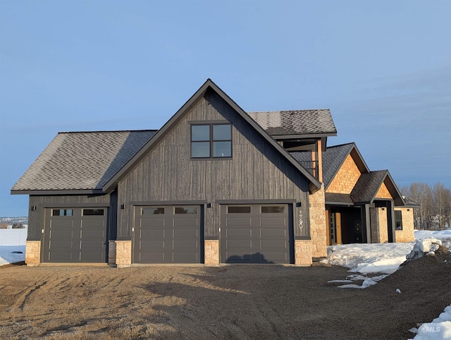 view of front of property with a shingled roof