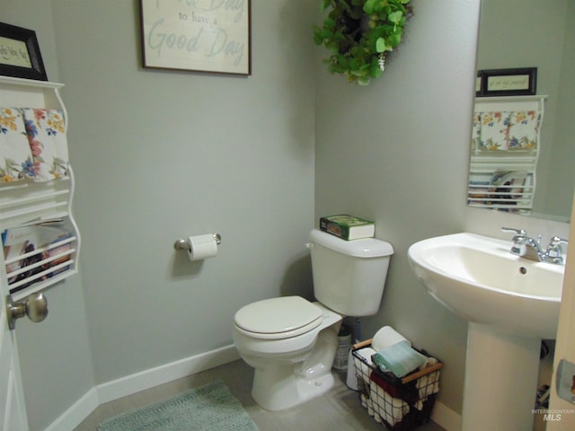 983 S St, Vale, OR 97918 - half bath featuring toilet and baseboards