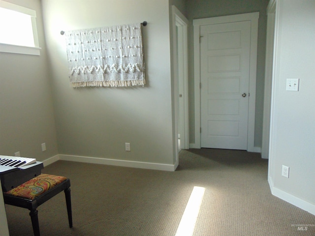 983 S St, Vale, OR 97918 - sitting room featuring carpet floors and baseboards