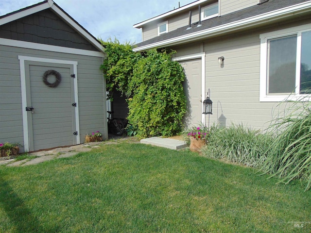 983 S St, Vale, OR 97918 - view of grassy yard featuring a shed