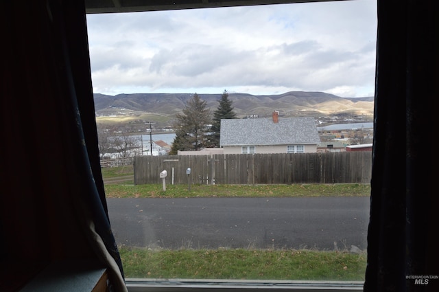 water view featuring a mountain view