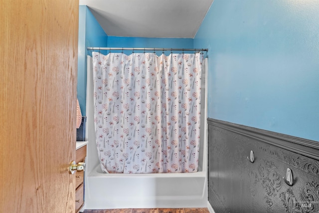 403 29th, Lewiston, ID 83501 - full bath with shower / bath combo with shower curtain