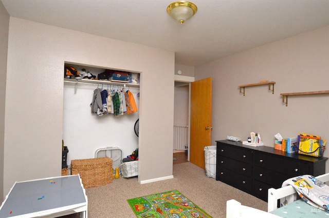 bedroom with carpet flooring and a closet