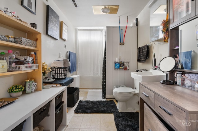 1713 12th St, Lewiston, ID 83501 - bathroom with a stall shower, toilet, and vanity
