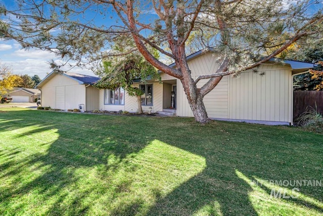 view of front of house with a front lawn and a garage