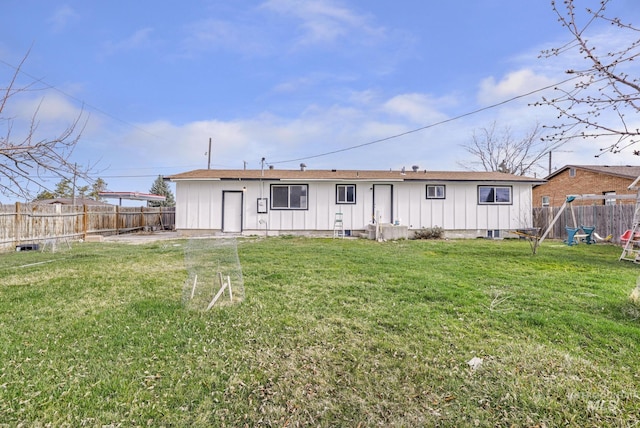 201 E 27th St, Burley, ID 83318 - back of property featuring a yard and a fenced backyard