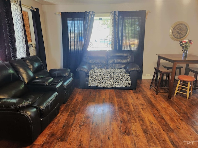 846 Wyoming St, Gooding, ID 83330 - living area with wood finished floors
