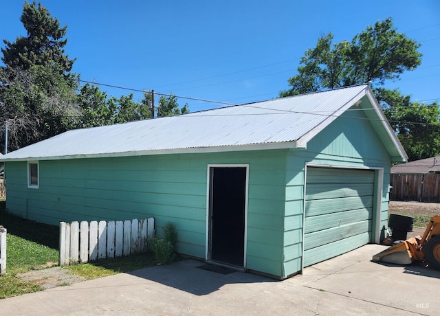 846 Wyoming St, Gooding, ID 83330 - detached garage with concrete driveway