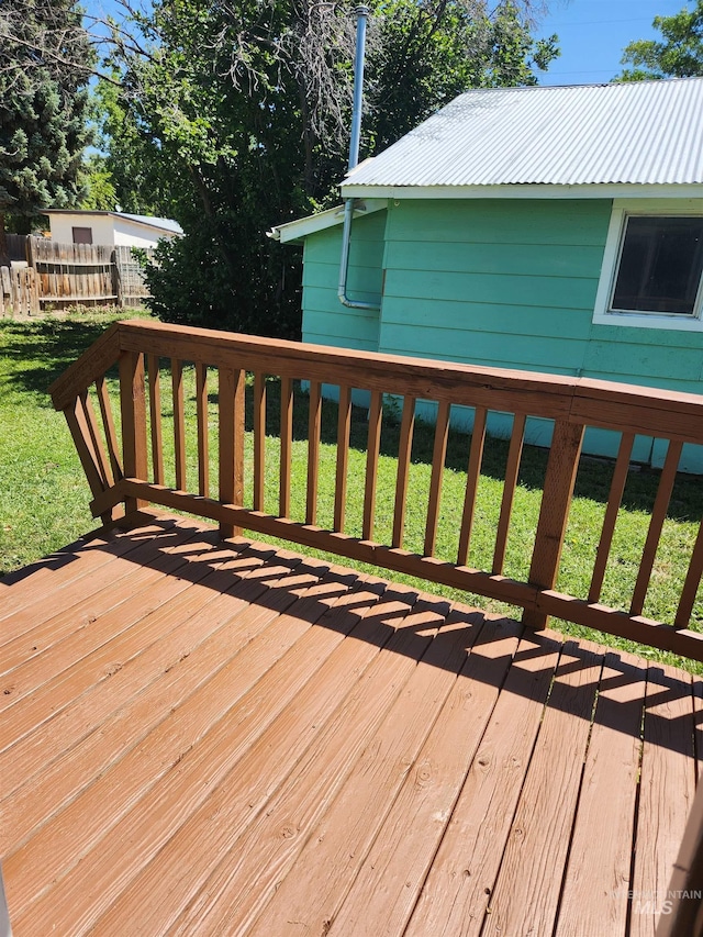 846 Wyoming St, Gooding, ID 83330 - wooden deck with a lawn