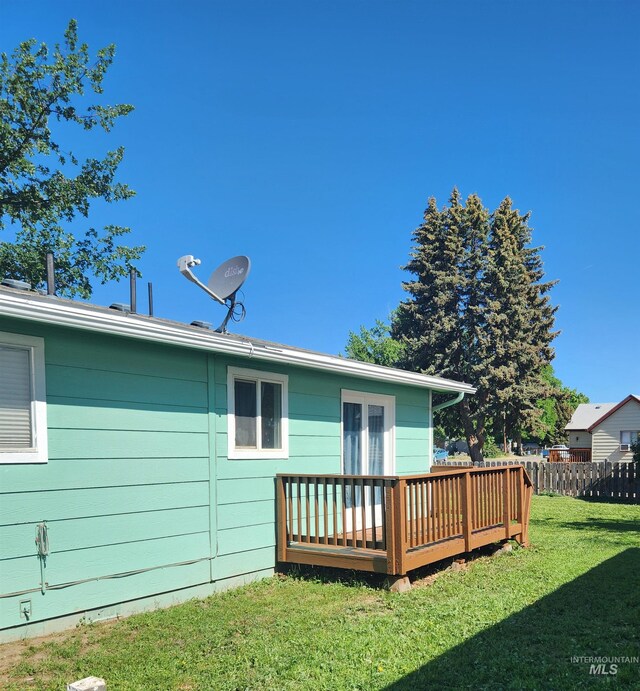 846 Wyoming St, Gooding, ID 83330 - back of property with a wooden deck