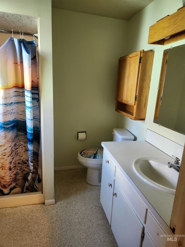 846 Wyoming St, Gooding, ID 83330 - bathroom featuring baseboards, curtained shower, toilet, and vanity