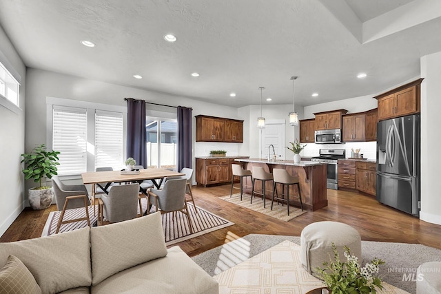 living room featuring recessed lighting, dark wood-style flooring, and baseboards