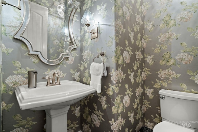 724 E Lakebrook Ln, Eagle, ID 83616 - half bathroom featuring toilet and a sink