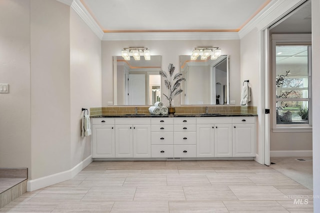 724 E Lakebrook Ln, Eagle, ID 83616 - full bath featuring double vanity, tasteful backsplash, and crown molding