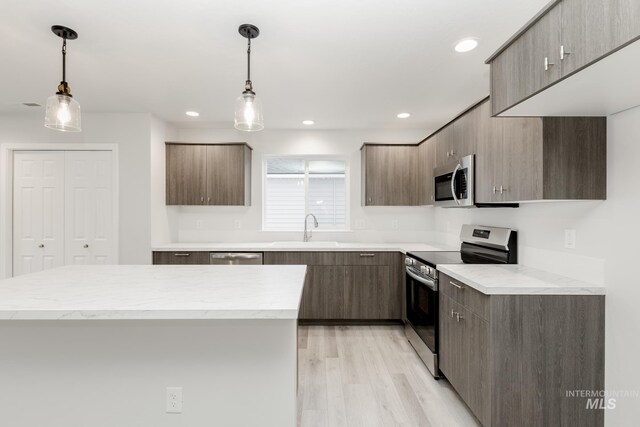 672 S Jayo Ct, Emmett, ID 83617 - kitchen with backsplash, sink, stainless steel appliances, and light brown cabinets