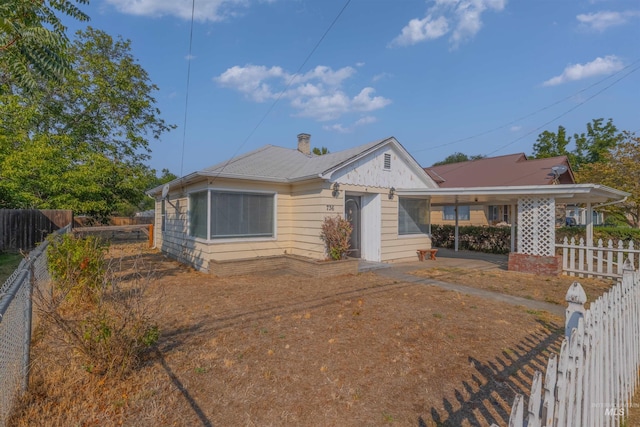 view of front of property