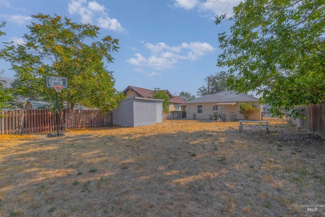 view of yard with a shed