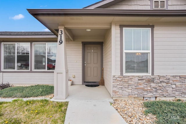 319 Magnolia Ave, Fruitland, ID 83619 - view of exterior entry featuring stone siding