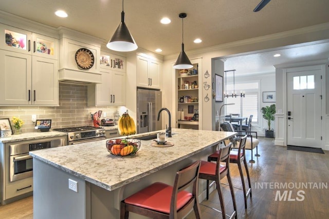 kitchen with dark wood-type flooring, a kitchen island with sink, high quality appliances, and custom exhaust hood