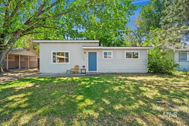 1325 E 5th N, Mountain Home, ID 83647 - rear view of house with a yard