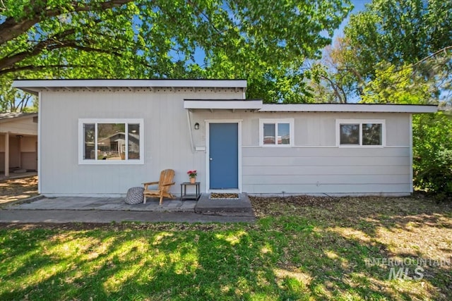1325 E 5th N, Mountain Home, ID 83647 - view of front of house featuring a front lawn