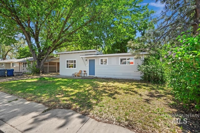 1325 E 5th N, Mountain Home, ID 83647 - view of front of home with a front lawn