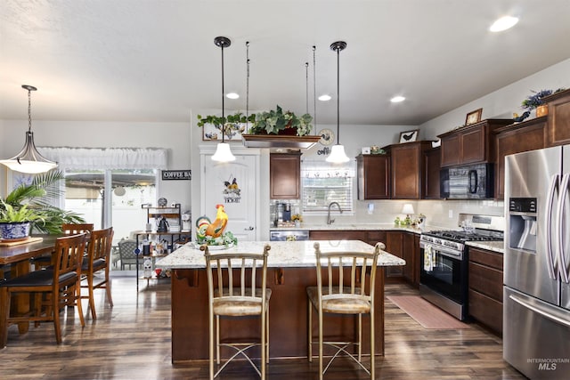 1011 Lynx, Jerome, ID 83338 - kitchen featuring appliances with stainless steel finishes, dark wood-style floors, a center island, decorative light fixtures, and recessed lighting