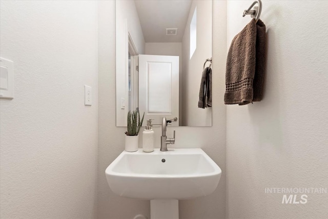 bathroom featuring a sink and visible vents