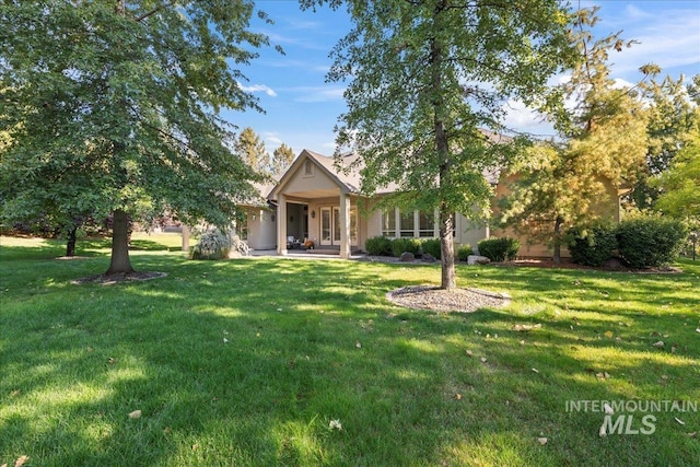 view of front facade with a front yard