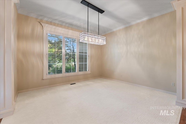 empty room featuring carpet floors and ornamental molding