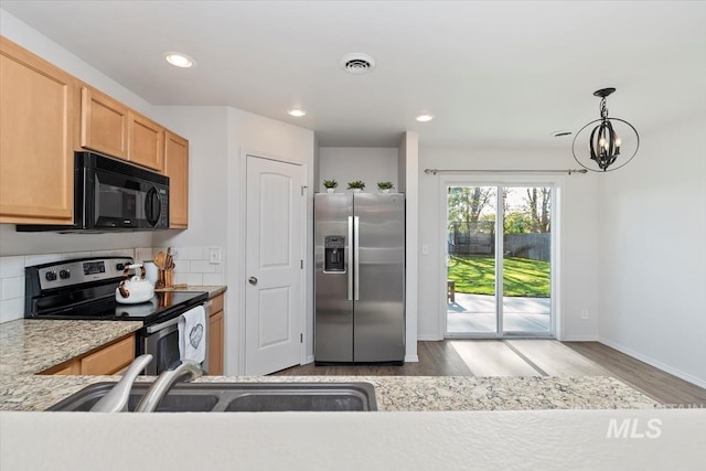 kitchen featuring tasteful backsplash, wood finished floors, a sink, stainless steel appliances, and recessed lighting