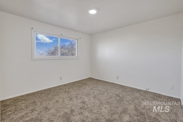 spare room with carpet flooring