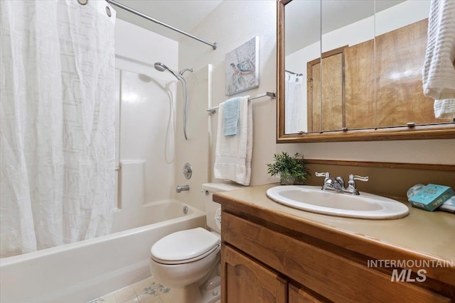 full bathroom featuring toilet, shower / tub combo, and vanity