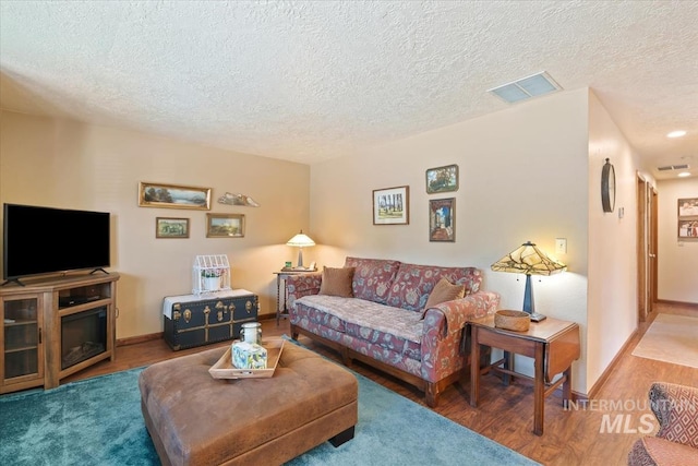 1460 Fairway Ct, Mountain Home, ID 83647 - living room with a textured ceiling and wood finished floors