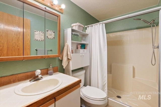 1460 Fairway Ct, Mountain Home, ID 83647 - full bath with a shower with shower curtain, vanity, and a textured wall