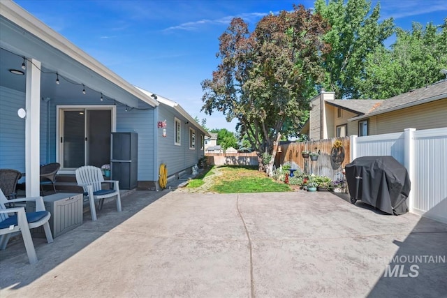 1460 Fairway Ct, Mountain Home, ID 83647 - fenced backyard featuring a grill and a patio area